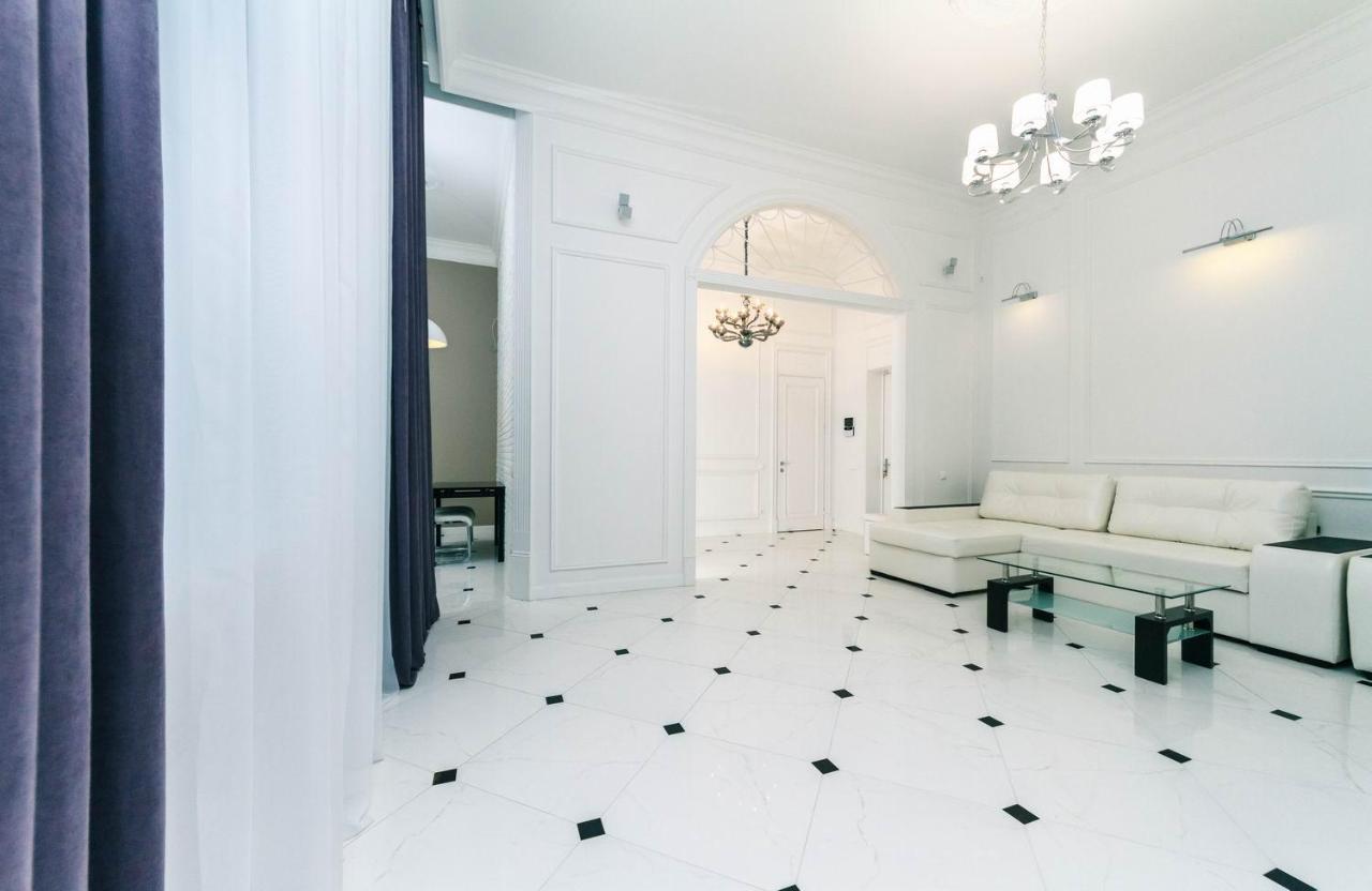 Luxury Beatiful Apartment On Pyshkinska Street Kyiv Exterior foto