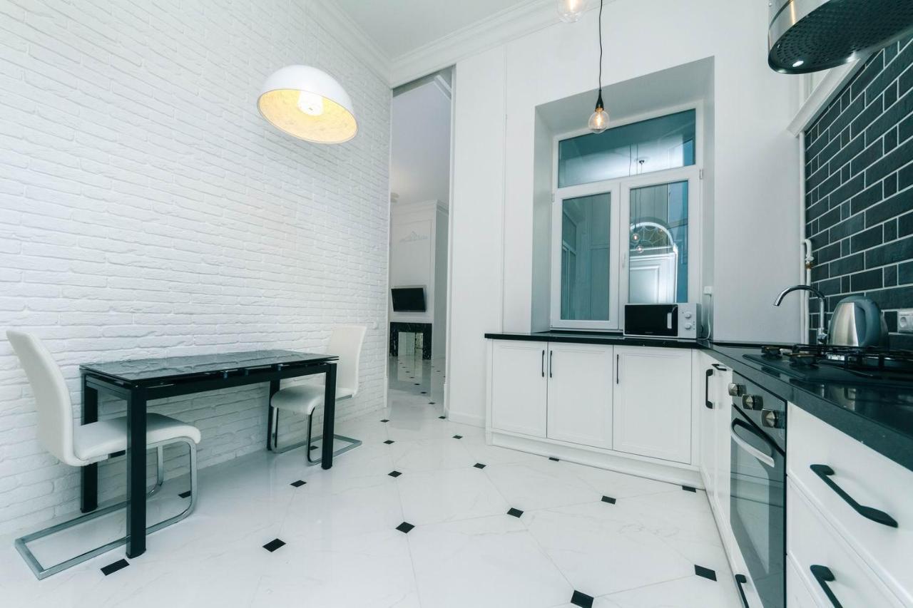 Luxury Beatiful Apartment On Pyshkinska Street Kyiv Exterior foto