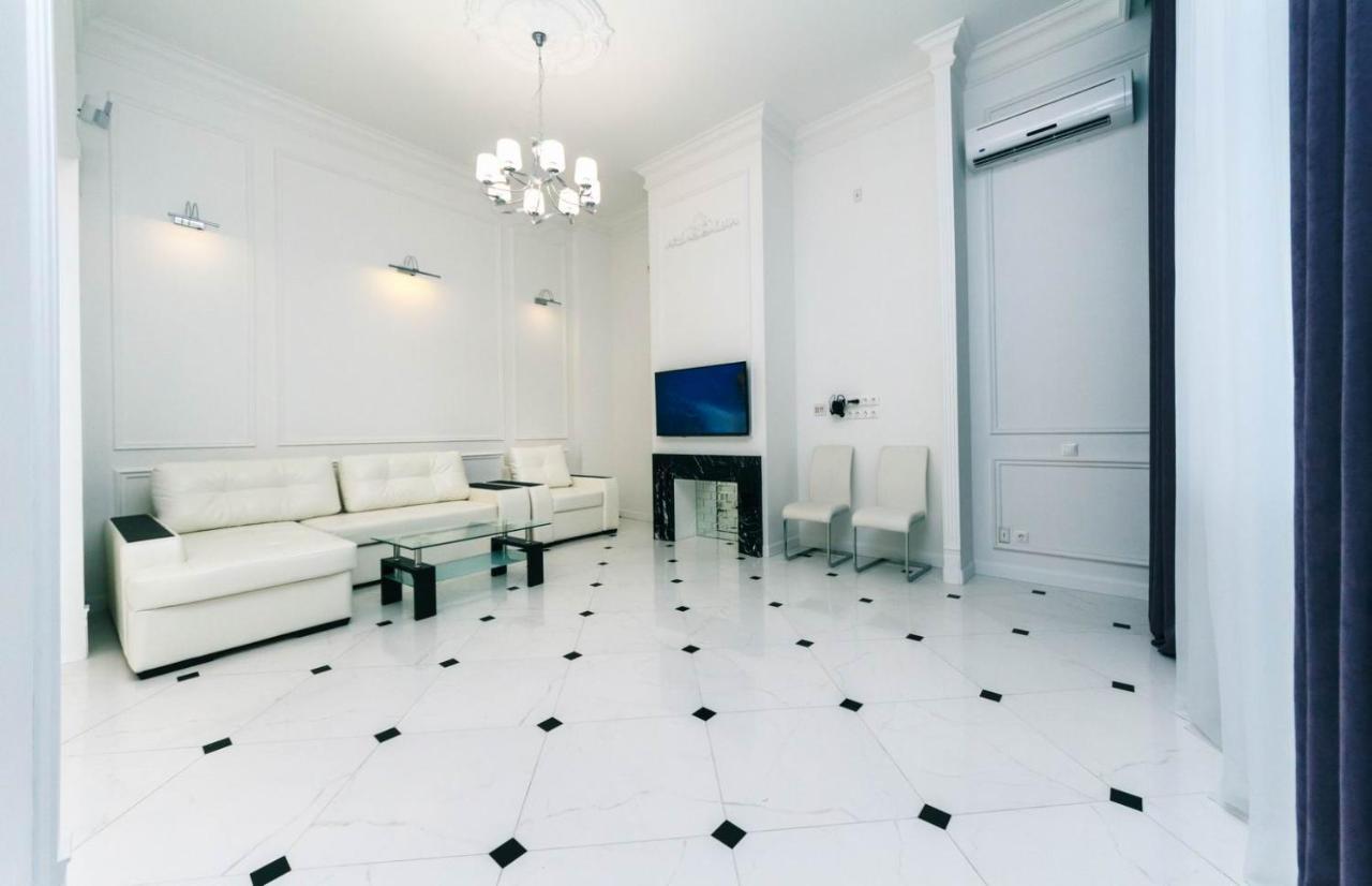 Luxury Beatiful Apartment On Pyshkinska Street Kyiv Exterior foto