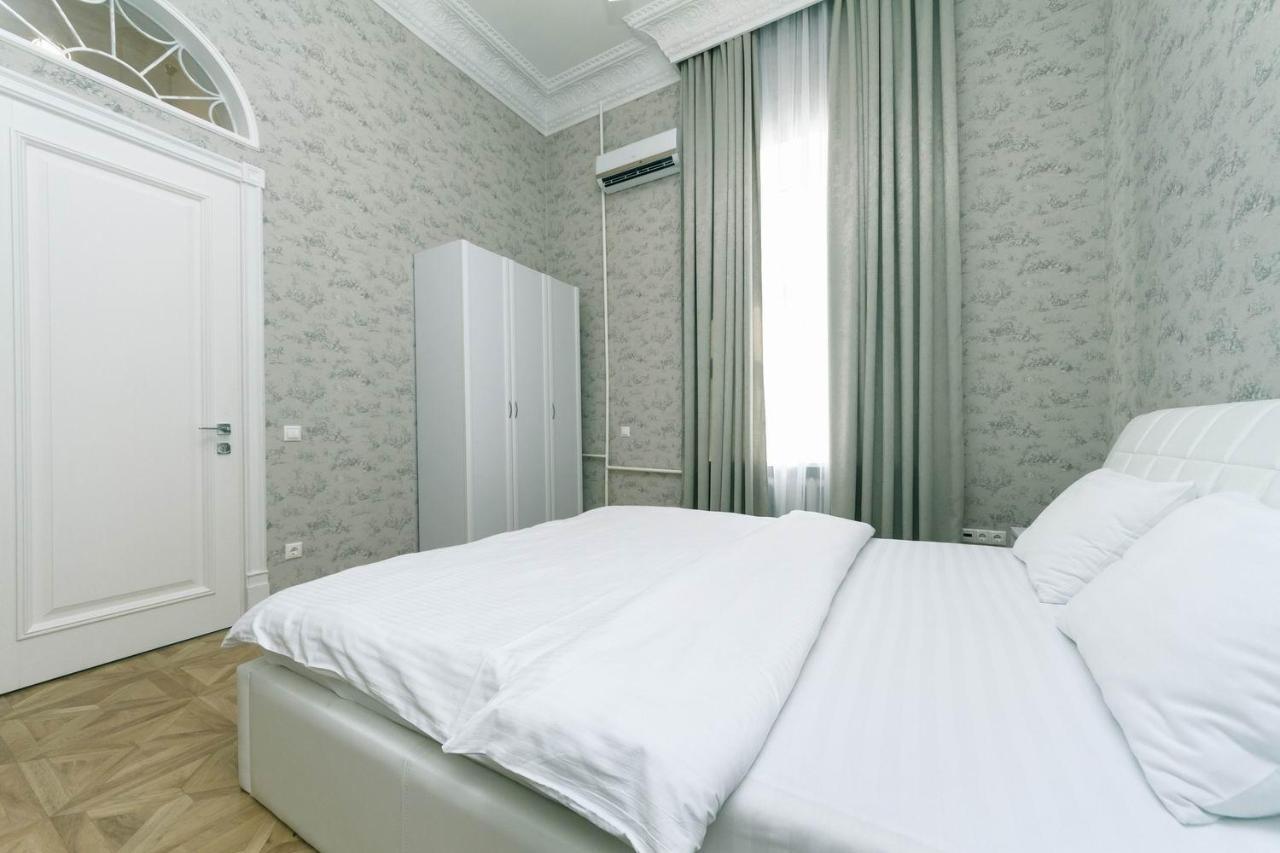 Luxury Beatiful Apartment On Pyshkinska Street Kyiv Exterior foto